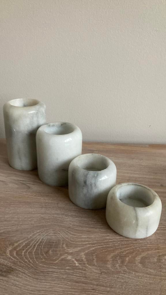Vintage waxinelichthouders van grijs geaderd marmer., Huis en Inrichting, Woonaccessoires | Kandelaars en Kaarsen, Overige materialen
