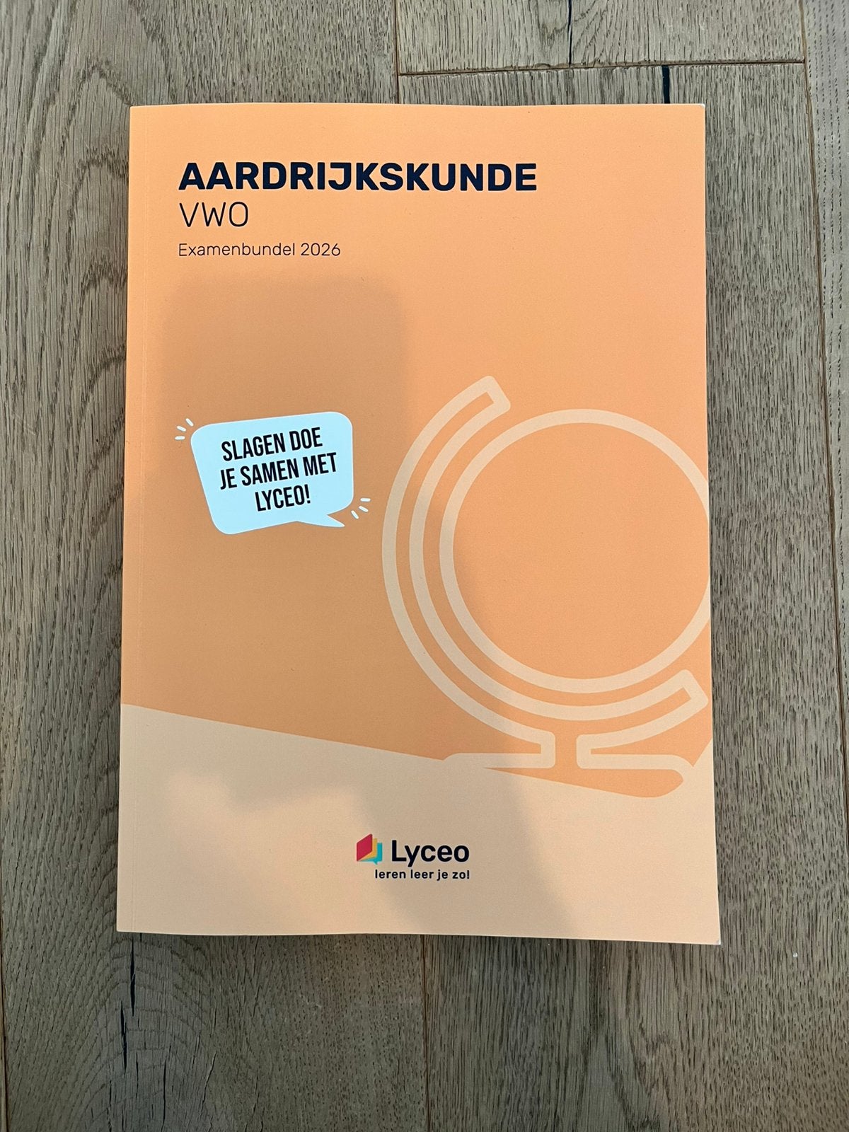 Examenbundel Aardrijkskunde VWO, Ophalen of Verzenden, Zo goed als nieuw