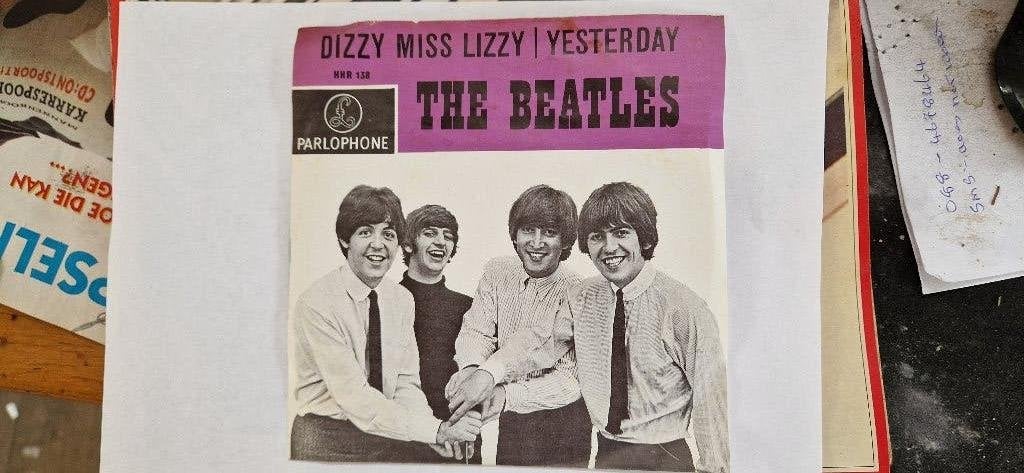Beatles 3 originele singles (1965-1968) + Red Album 2LP, Gebruikt, Ophalen of Verzenden, Overige typen, Originele persing