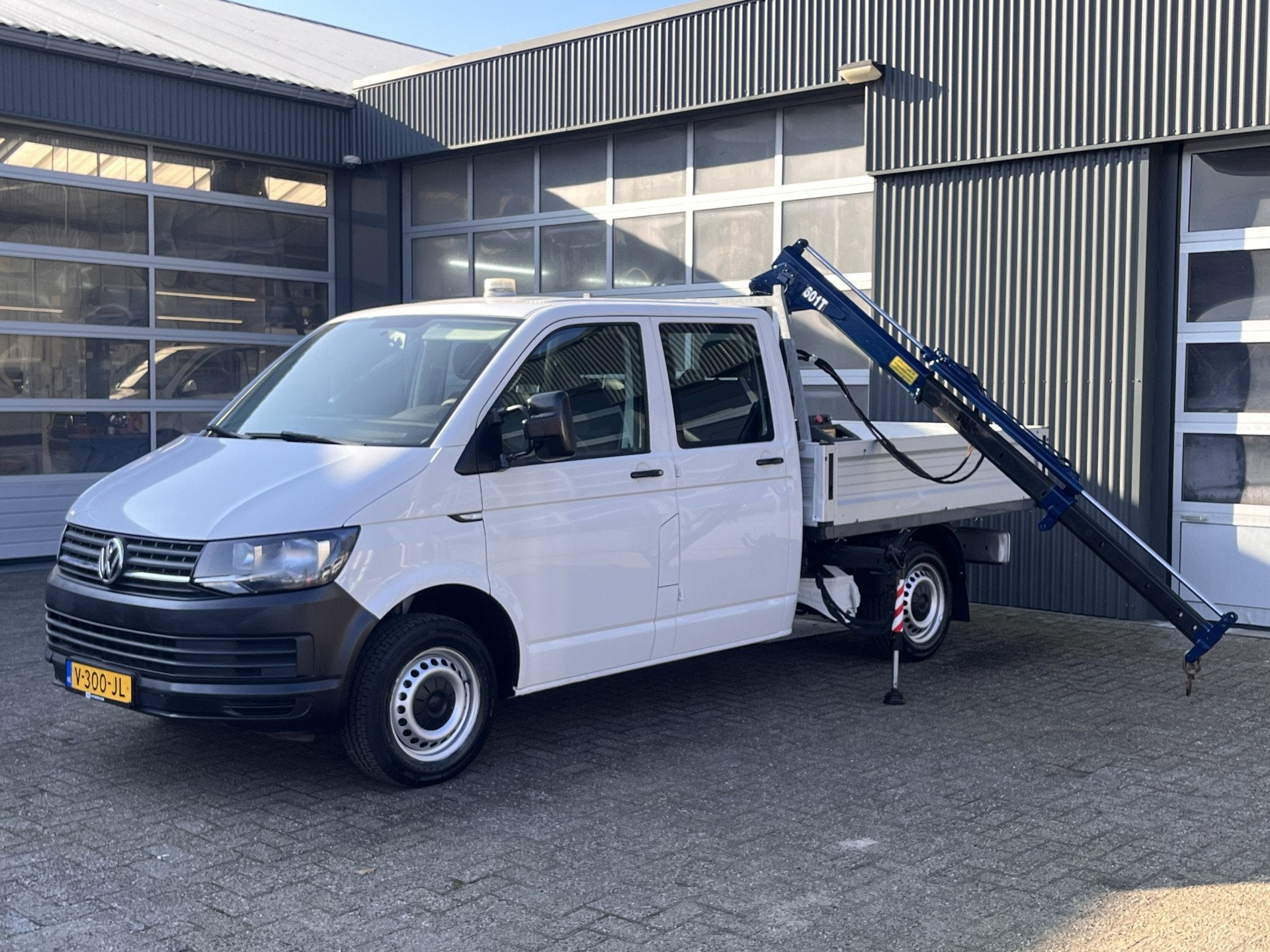Volkswagen Transporter 2.0 TDI L2H1 DC Laadkraan Airco Trekh, Voorwielaandrijving, Dealer onderhouden, Gebruikt, 4 cilinders