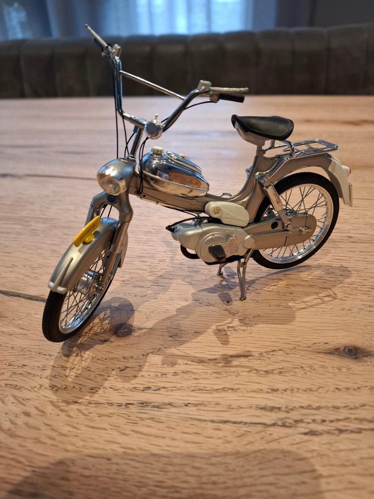 Tomos Schaalmodel Bromfiets - Gedetailleerd Model, Ophalen of Verzenden, Zo goed als nieuw, Motor