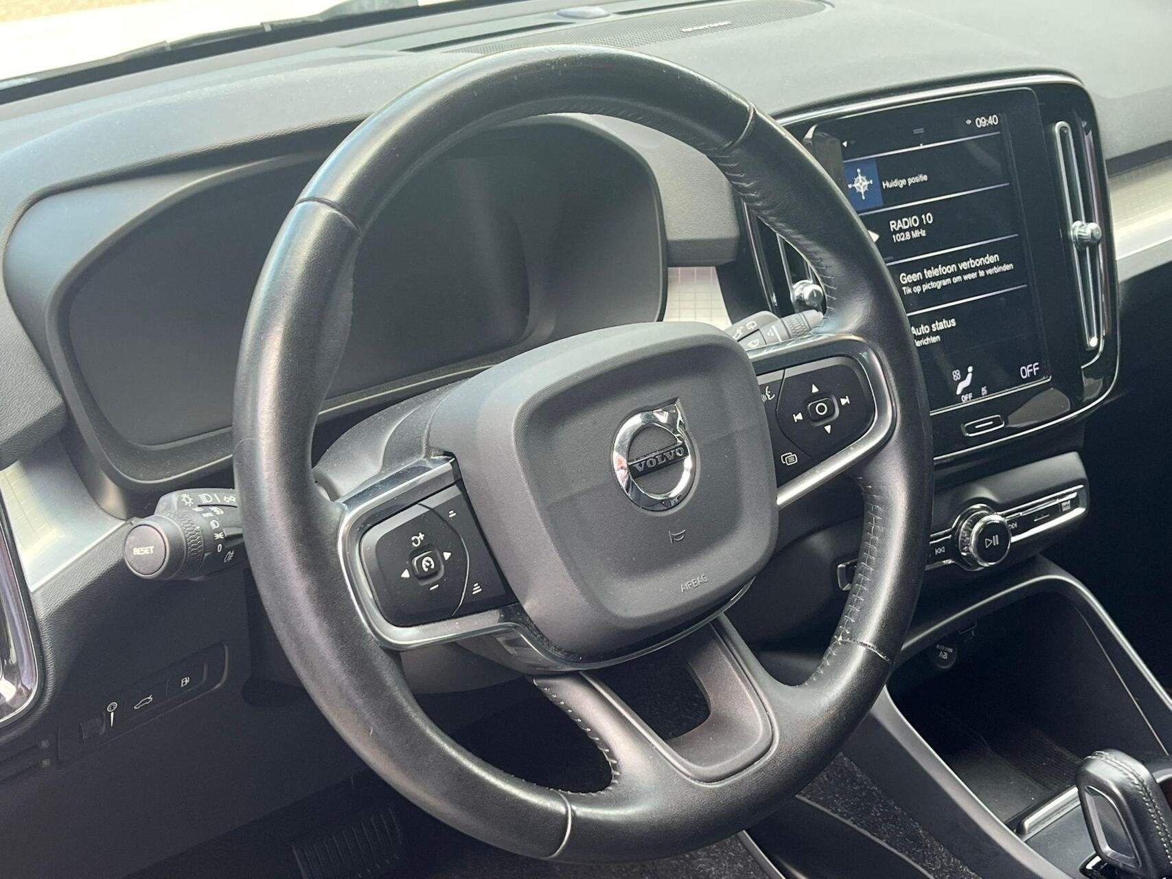 Volvo XC40 1.5 T5 Twin Engine Momentum Pro, Auto's, Gebruikt, Wit, 59 km/l, Bedrijf