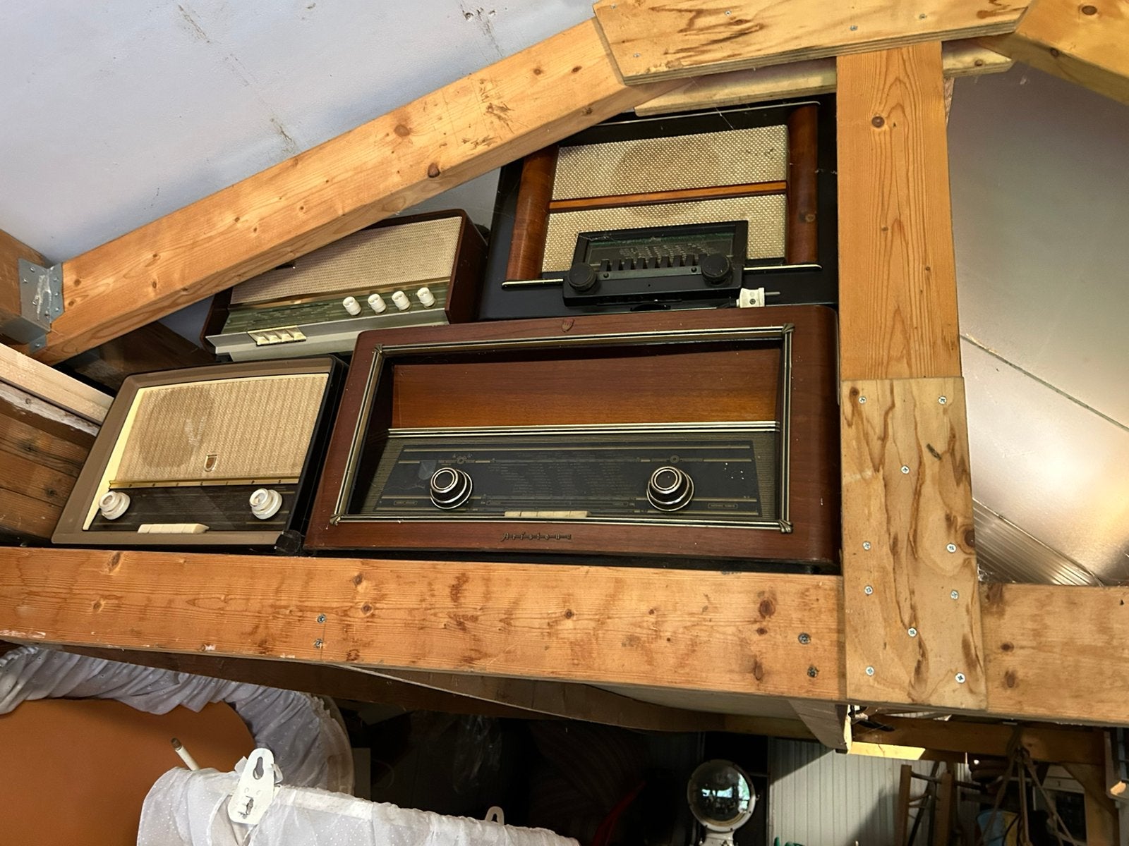 Oude radio s, Ophalen
