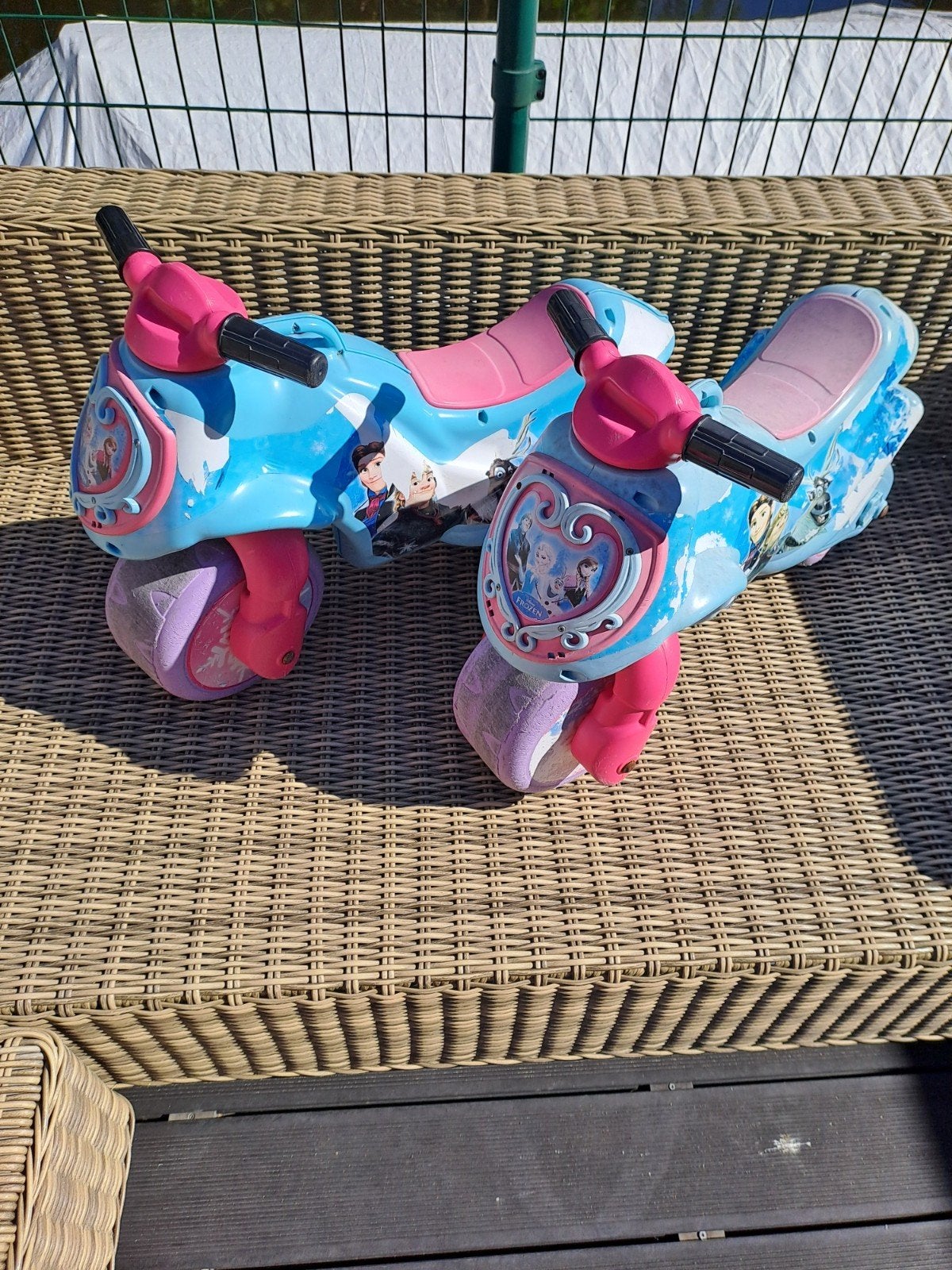 Twee Frozen loopmotoren voor uren speelplezier, Ophalen