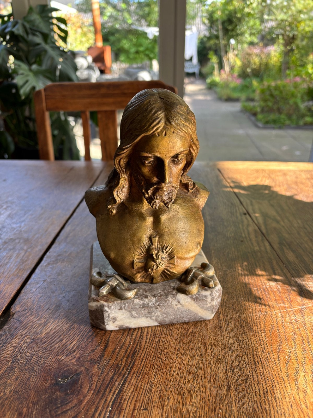 Messing buste van Jezus op marmeren sokkel, Antiek en Kunst, Minder dan 20 cm, Buste, Ophalen of Verzenden, Gepatineerd