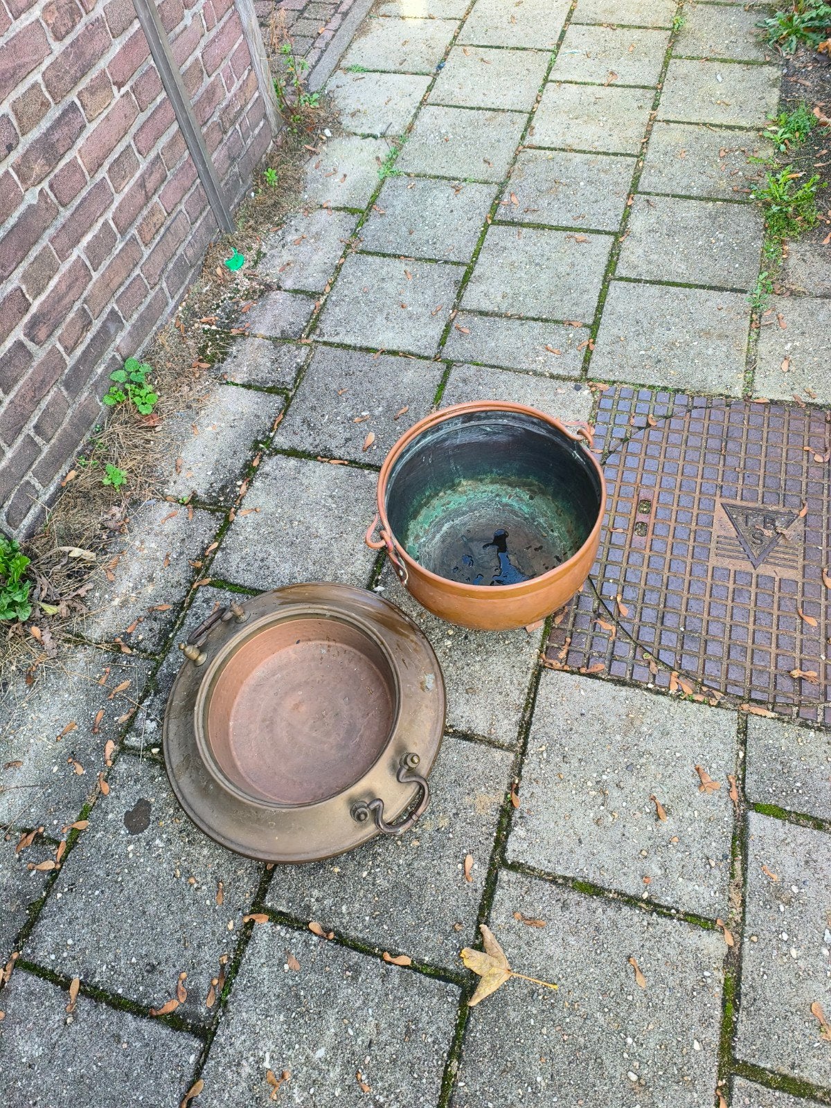 Antieke koperen ketel op driepoot en Brasero schaal, Ophalen, Koper