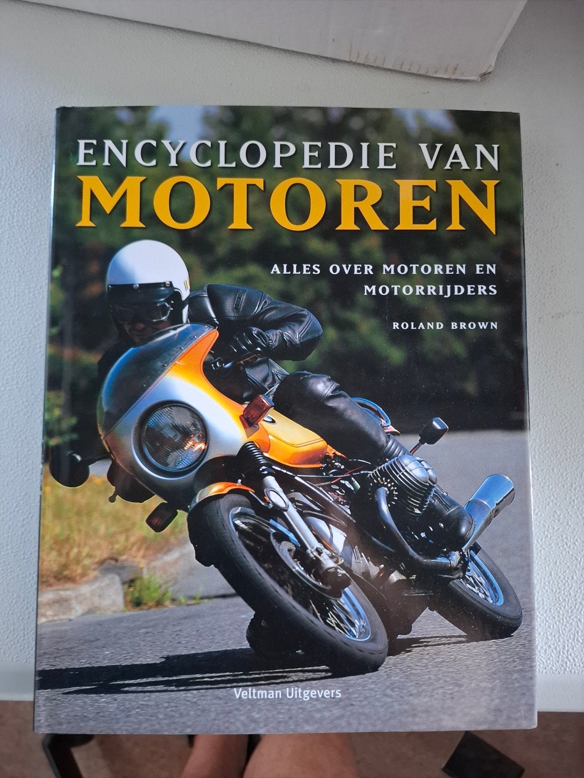 Encyclopedie van Motoren: Alles over motoren en motorrijders, Boeken, Motoren, Ophalen of Verzenden, Zo goed als nieuw, Roland Brown