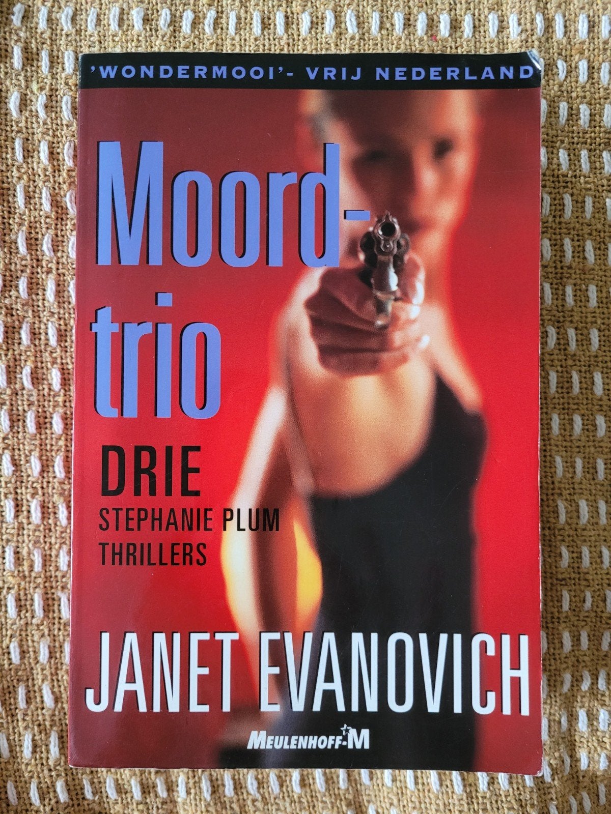 Moordtrio - Janet Evanovich (Stephanie Plum thrillers), Boeken, Thrillers, Ophalen of Verzenden, Gelezen, Janet Evanovich, Nederland