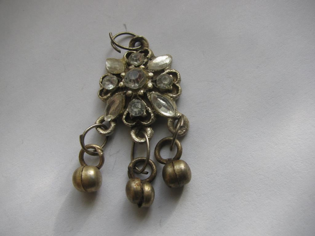 Vintage Hangertje ? - Bloem met Strass Steentjes - 3 x 2 cm, Antiek en Kunst, Verzenden