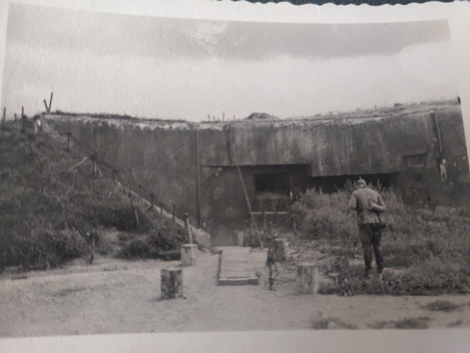 wo2foto Duitse bunker nr2kijk vlug
verzendkosten €1,40, Verzamelen, Ophalen of Verzenden, Duitsland, Embleem of Badge