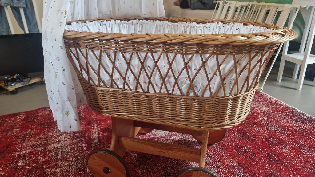 Mooie houten/rieten baby wieg, Ophalen, Gebruikt, Wieg