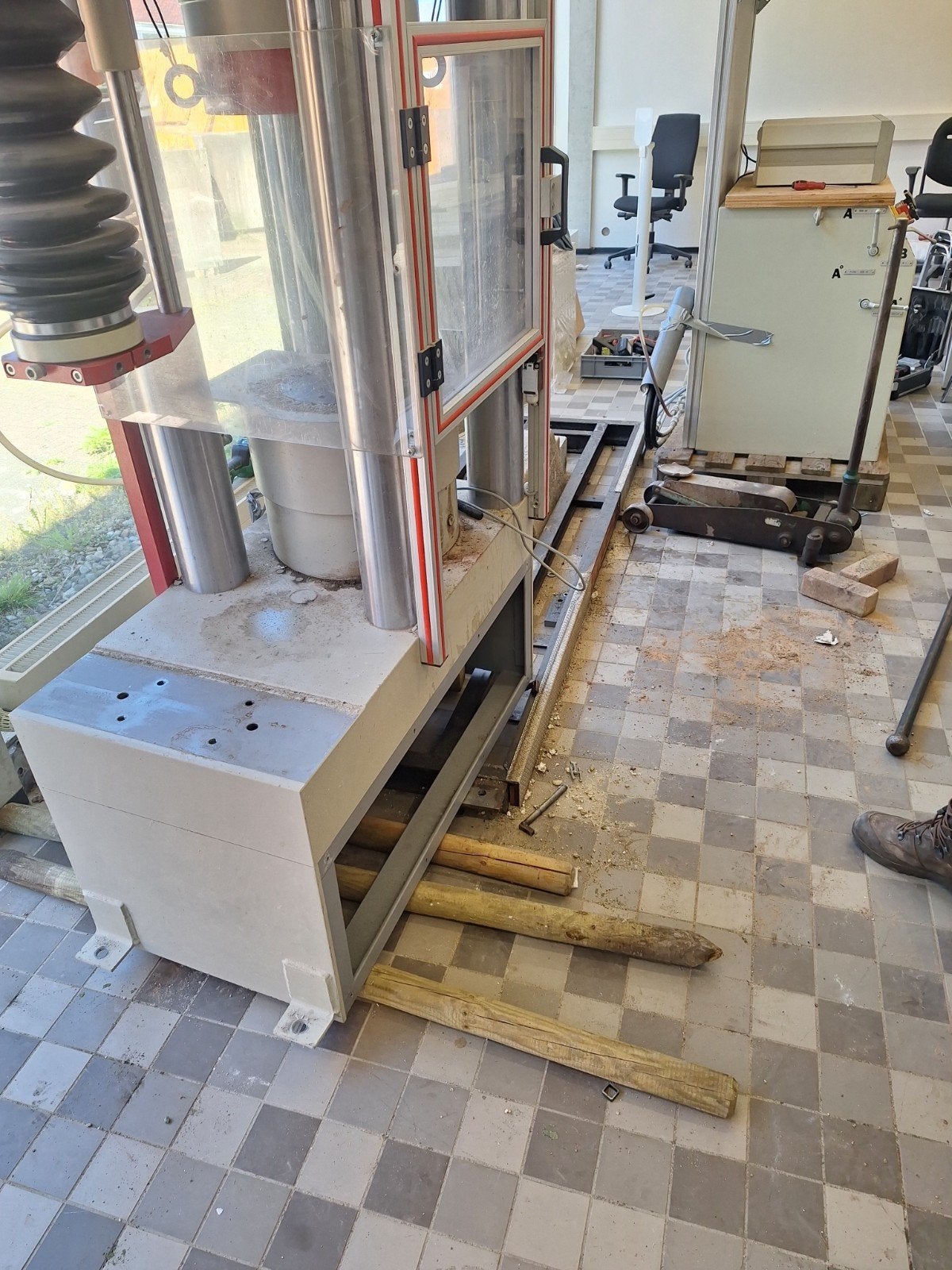 FORM+TEST PRÜFSYSTEME Hydraulische Pers 3000 kN, Ophalen