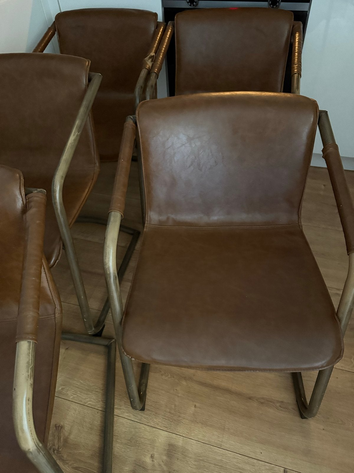 6 bruin leer strakke eettafel stoelen, Gebruikt, Bruin, Ophalen of Verzenden, Stof