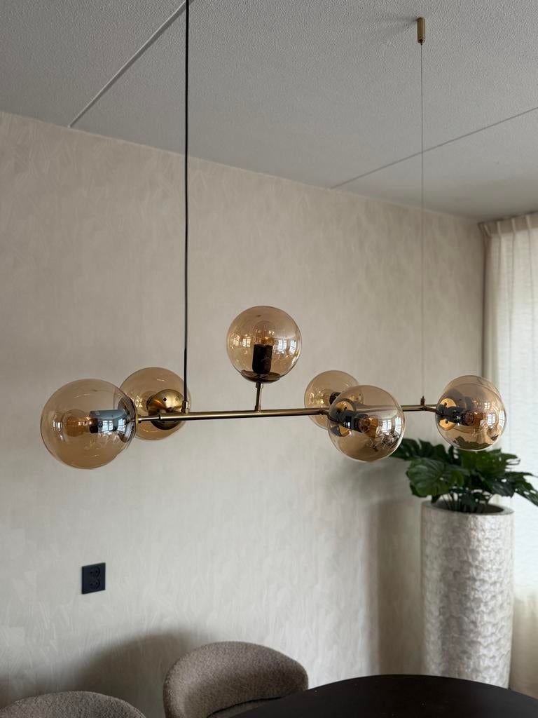 Hanglamp met amber glazen bollen en gouden stang, Ophalen, Zo goed als nieuw, Glas, Minder dan 50 cm