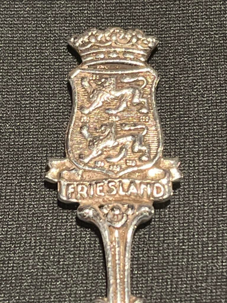 Vintage lepeltje Friesland., Antiek en Kunst, Antiek | Bestek, Ophalen of Verzenden