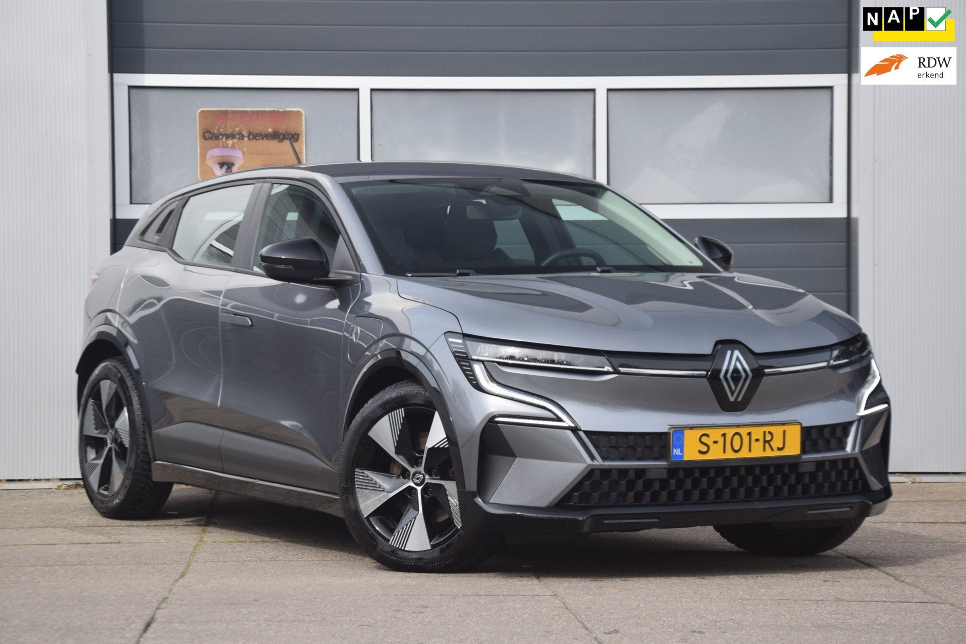 Renault Megane E-Tech EV40 Boost Charge Equilibre CLIMATE CO, Auto's, Stof, Gebruikt, 1505 kg, 109 min