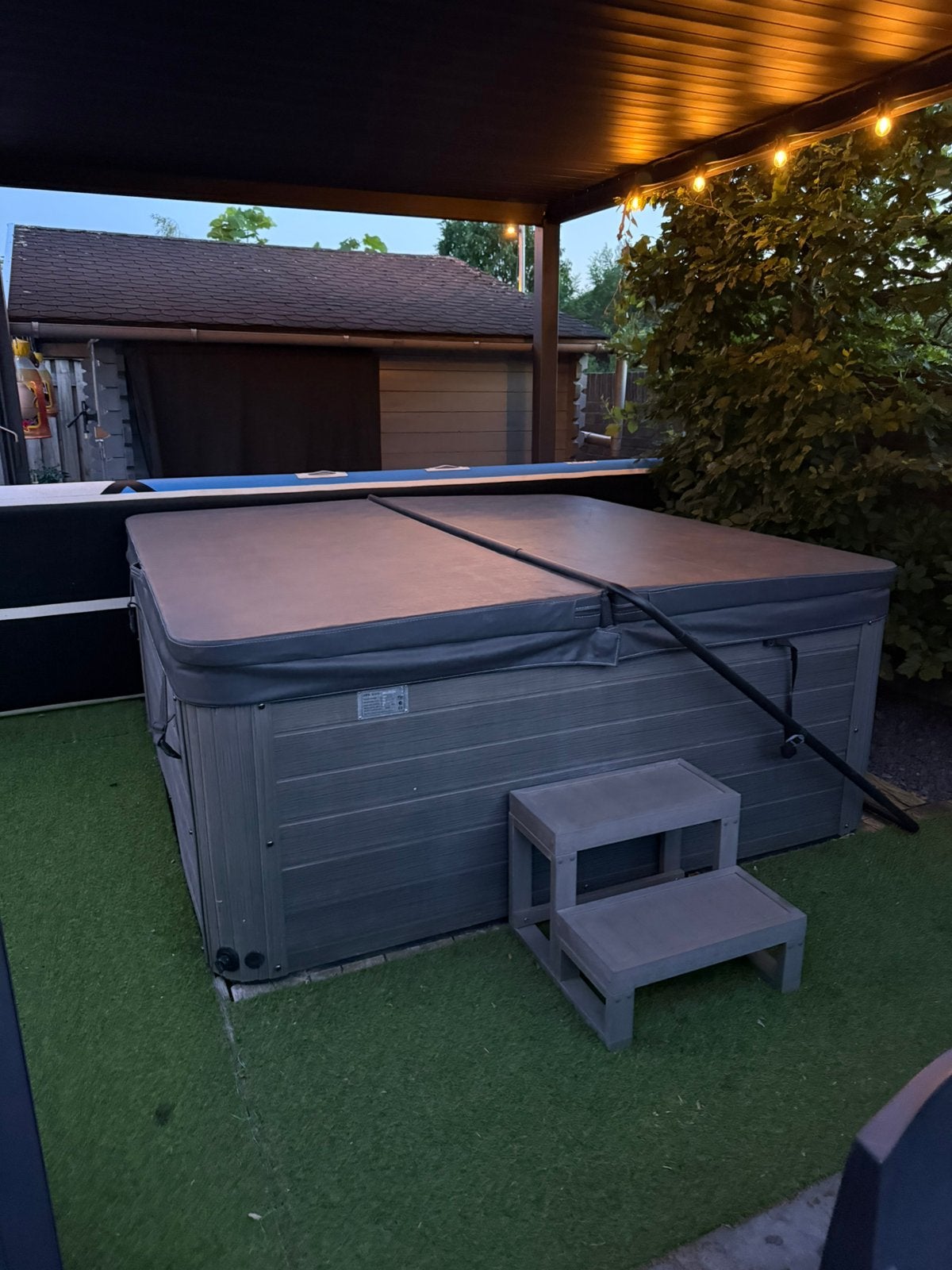 Luxe jacuzzi + aluminium overkapping + zijscreens, Ophalen, Gebruikt, Trap, Vast