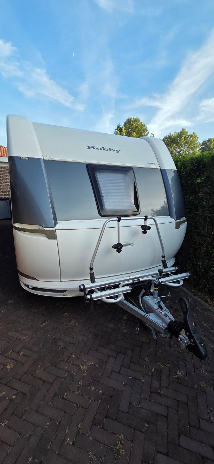 Hobby 560 KMFE De Luxe - Ruime gezinscaravan met stapelbed, Vast bed, Rondzit, Hobby, Bedrijf