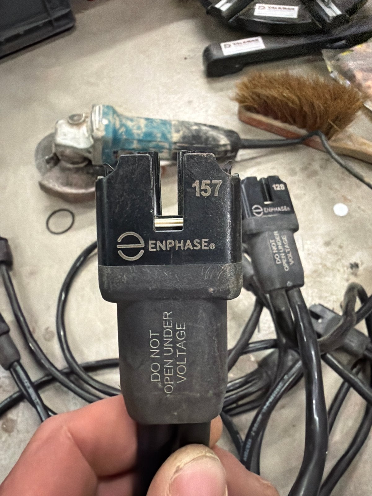 8 Enphase stekkers en 1 eindstop voor zonnepanelen, Ophalen, Gebruikt, Overige typen
