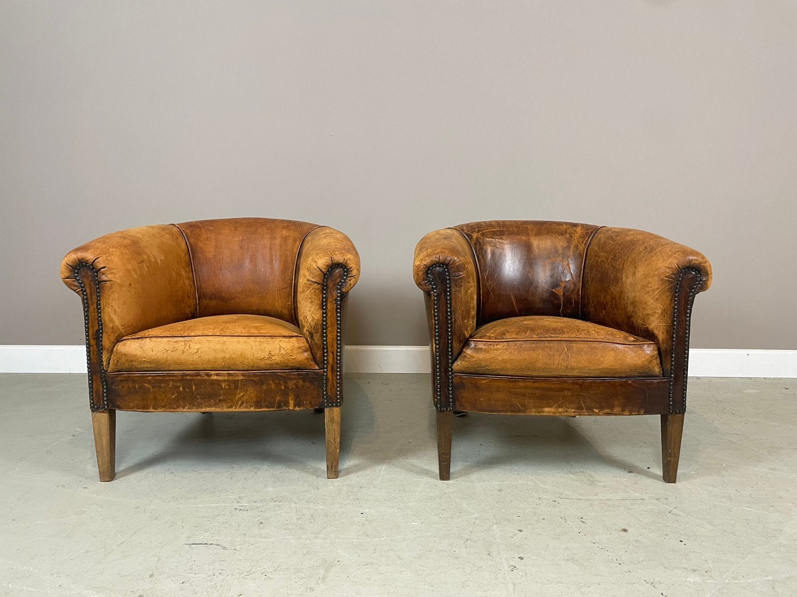 Schapenleren clubfauteuils tub model DNG in vintage staat, Ophalen, Gebruikt, Leer