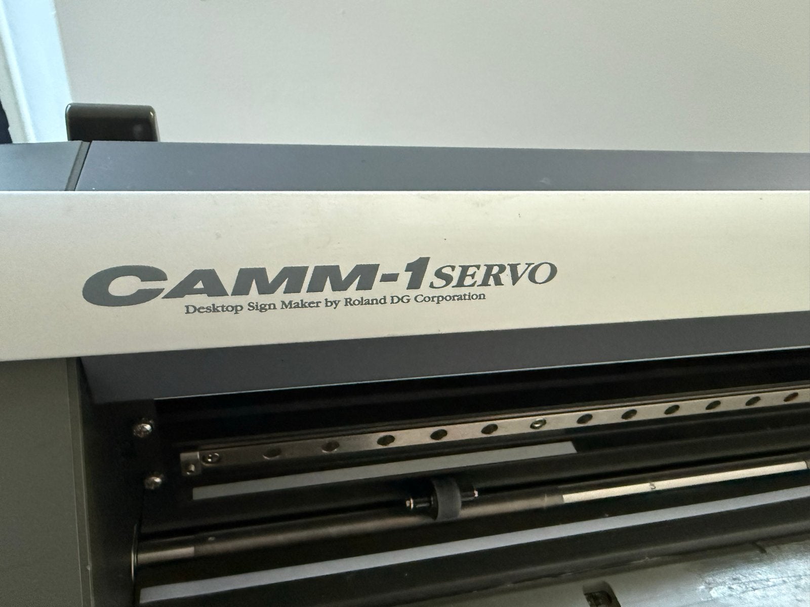 Roland CAMM-1 SERVO Desktop Sign Maker Snijplotter, Ophalen