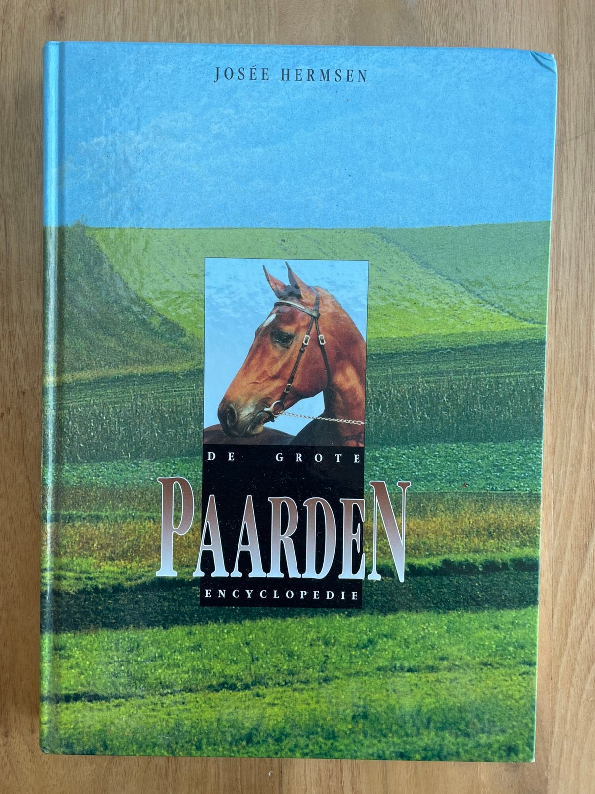 De grote paarden encyclopedie, door Josee Hermsen, Boeken, Ophalen of Verzenden, Zo goed als nieuw, Paarden of Pony's
