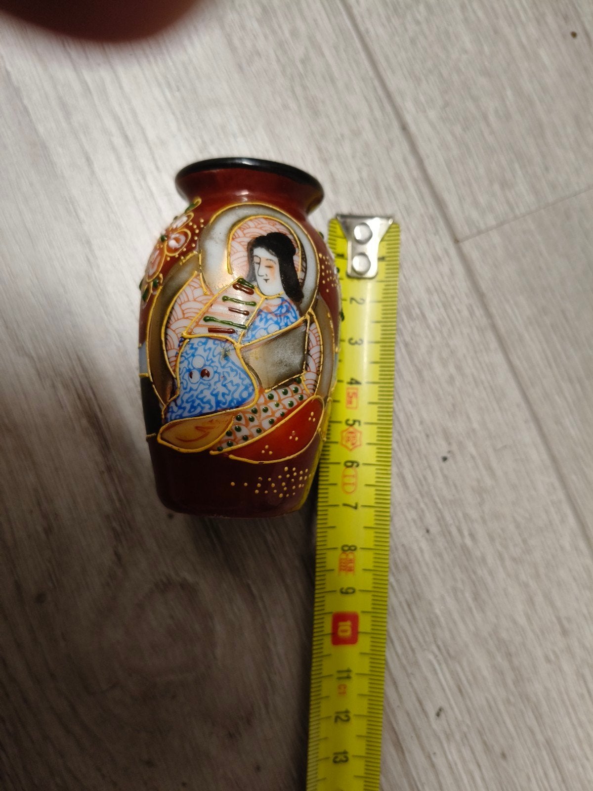 Antieke Japanse Satsuma Vaasje met Geisha Decoratie, Antiek en Kunst, Ophalen of Verzenden