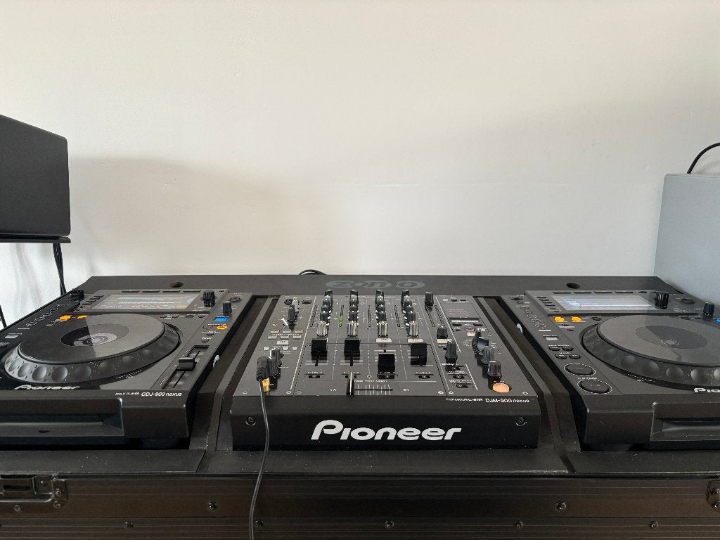 Foto 7 van Pioneer DJ set: 2x CDJ-900 Nexus + DJM-900 Nexus + Zomo case