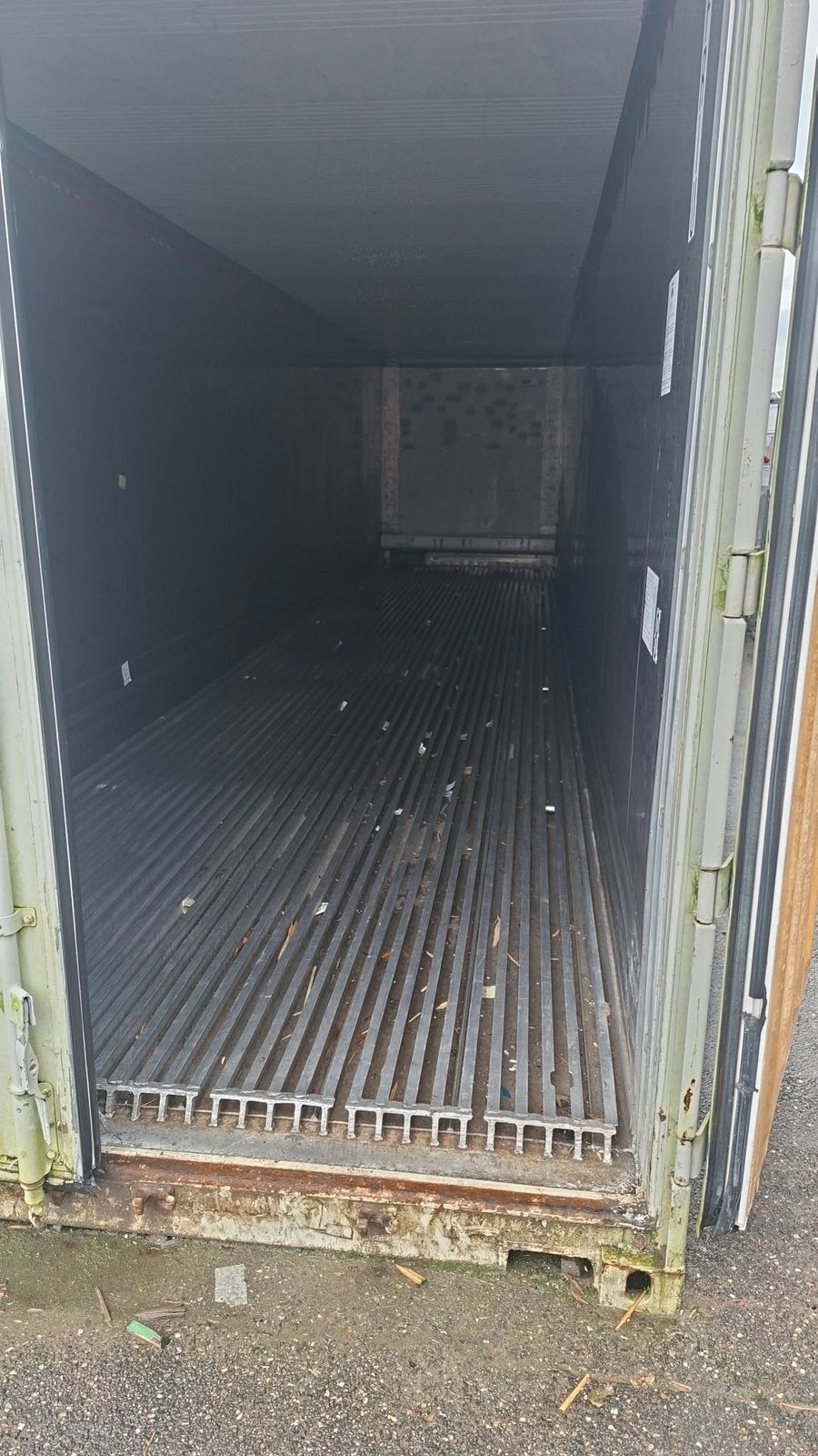 Aangeboden 40 feed container geisoleerd deze kan vriezen !!, Ophalen