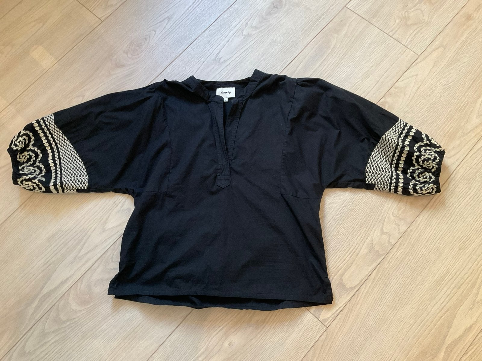 Zwarte embroidery blouse maat S = maat 38, Maat 38/40 (M), Zwart, Ophalen of Verzenden, Zo goed als nieuw
