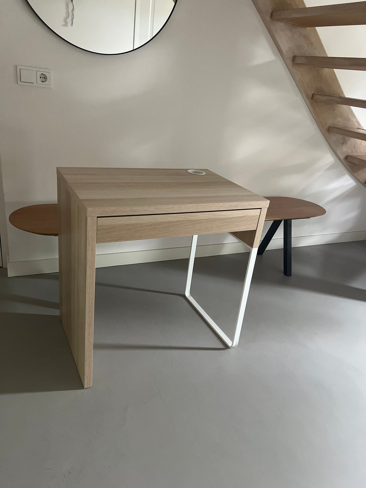 Modern bureau met lade en kabeldoorvoer Ikea Micke, Ophalen, Zo goed als nieuw, Overige merken, Computerbureau