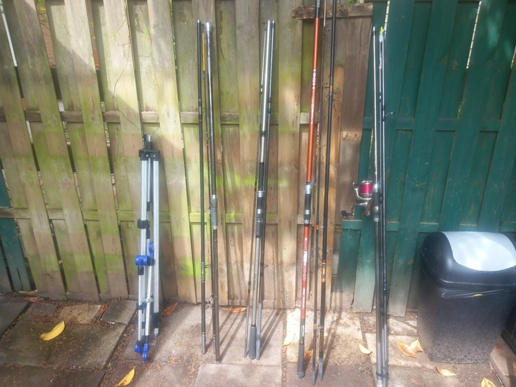 Diverse vishengels en statief voor surfcasting + 1 molen, Ophalen of Verzenden, Gebruikt, Werphengel