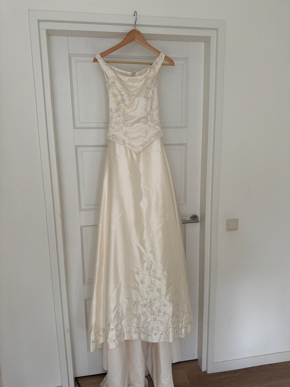 Mooie trouwjurk met hoepel maat 34-36, Kleding | Dames, Ophalen of Verzenden, Gedragen, Wit, Trouwjurk