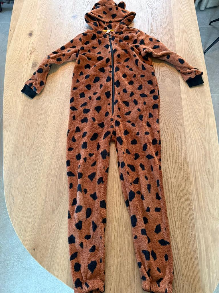 Leuke Onesie met Luipaardprint - Maat 134/140 (M), Kinderen en Baby's, Kinderkleding | Maat 134, Ophalen of Verzenden, Gebruikt
