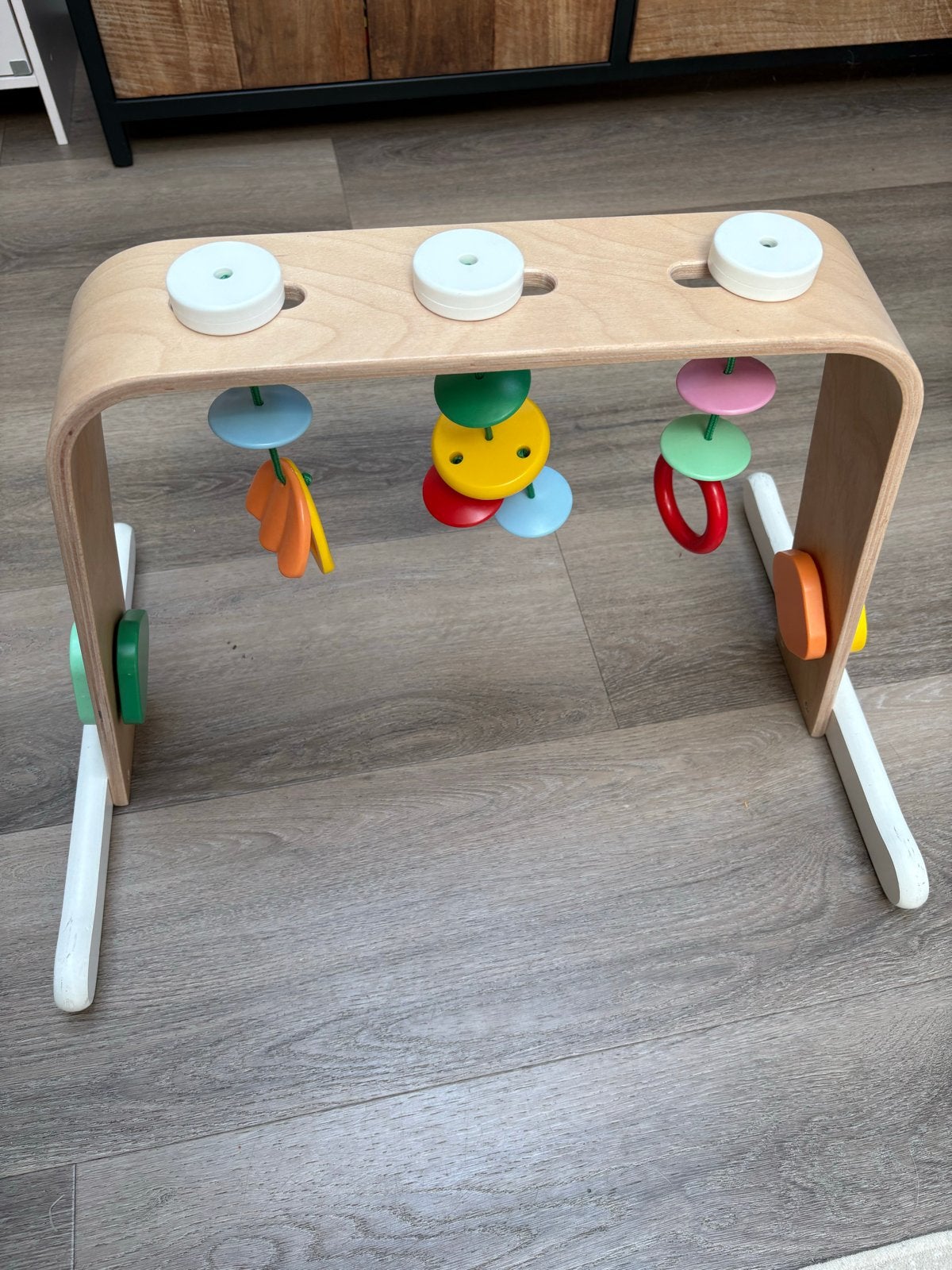 Houten Babygym met Kleurrijke Hangers, Kinderen en Baby's, Speelgoed | Babyspeelgoed, Ophalen of Verzenden, Zo goed als nieuw