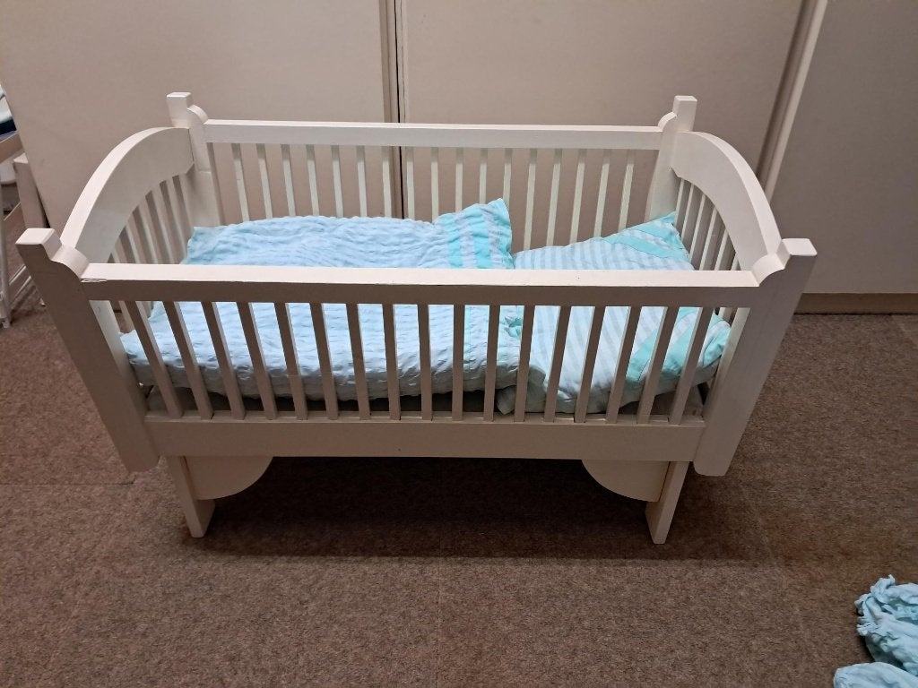 poppen bedje Maten : 80x50x50 cm Stevig bedje  + poppen, Ophalen, Zo goed als nieuw, Overige typen