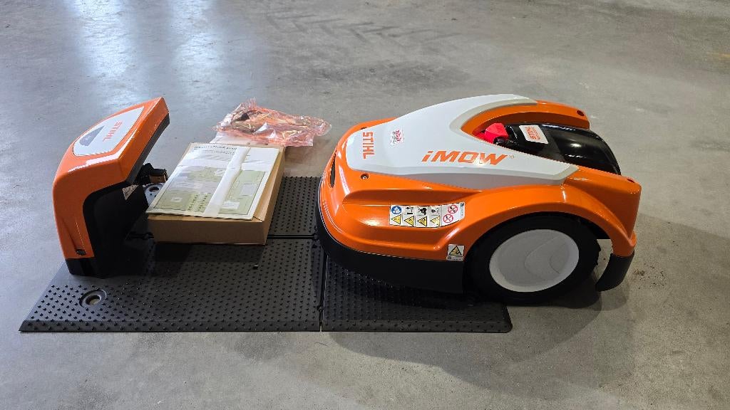 Stihl iMow RMI 422 PC robotmaaier DEMO MACHINE BOUWJAAR 2023, Stihl, Gebruikt, Mertstraat 5, Bestuurbaar via app