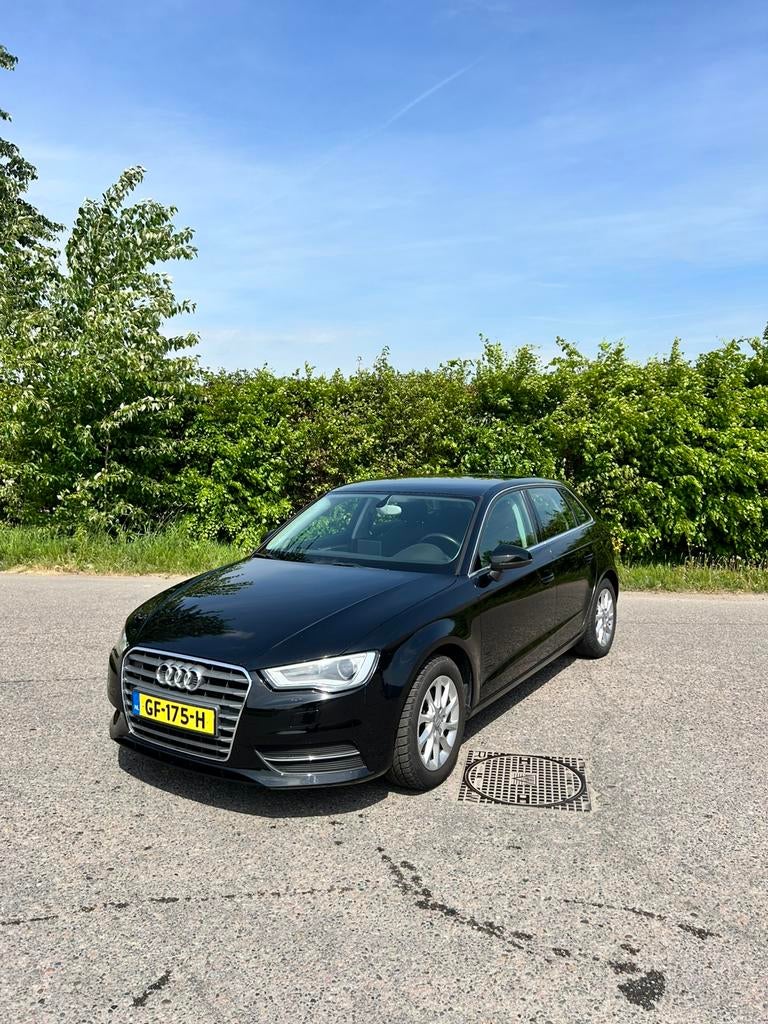 Audi A3 1.2 Tfsi 81KW SB S-tronic 2015 Zwart, Auto's, Stof, Zwart, Zwart, Origineel Nederlands