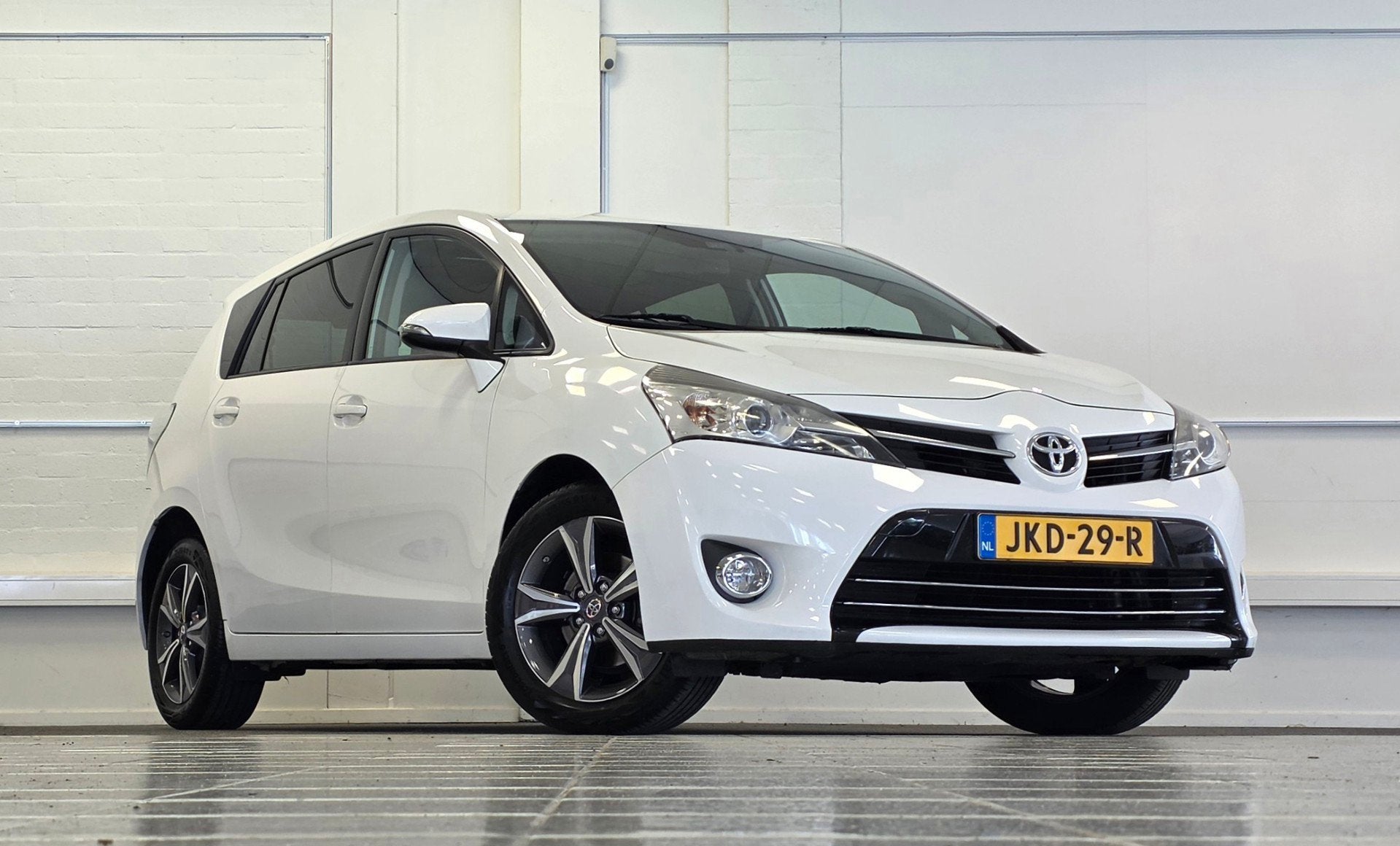 Toyota Verso 1.8 VVT-i Aspiration 7p. Camera Navigatie Clima, Auto's, Toyota, Gebruikt, 4 cilinders, 7 stoelen, Wit
