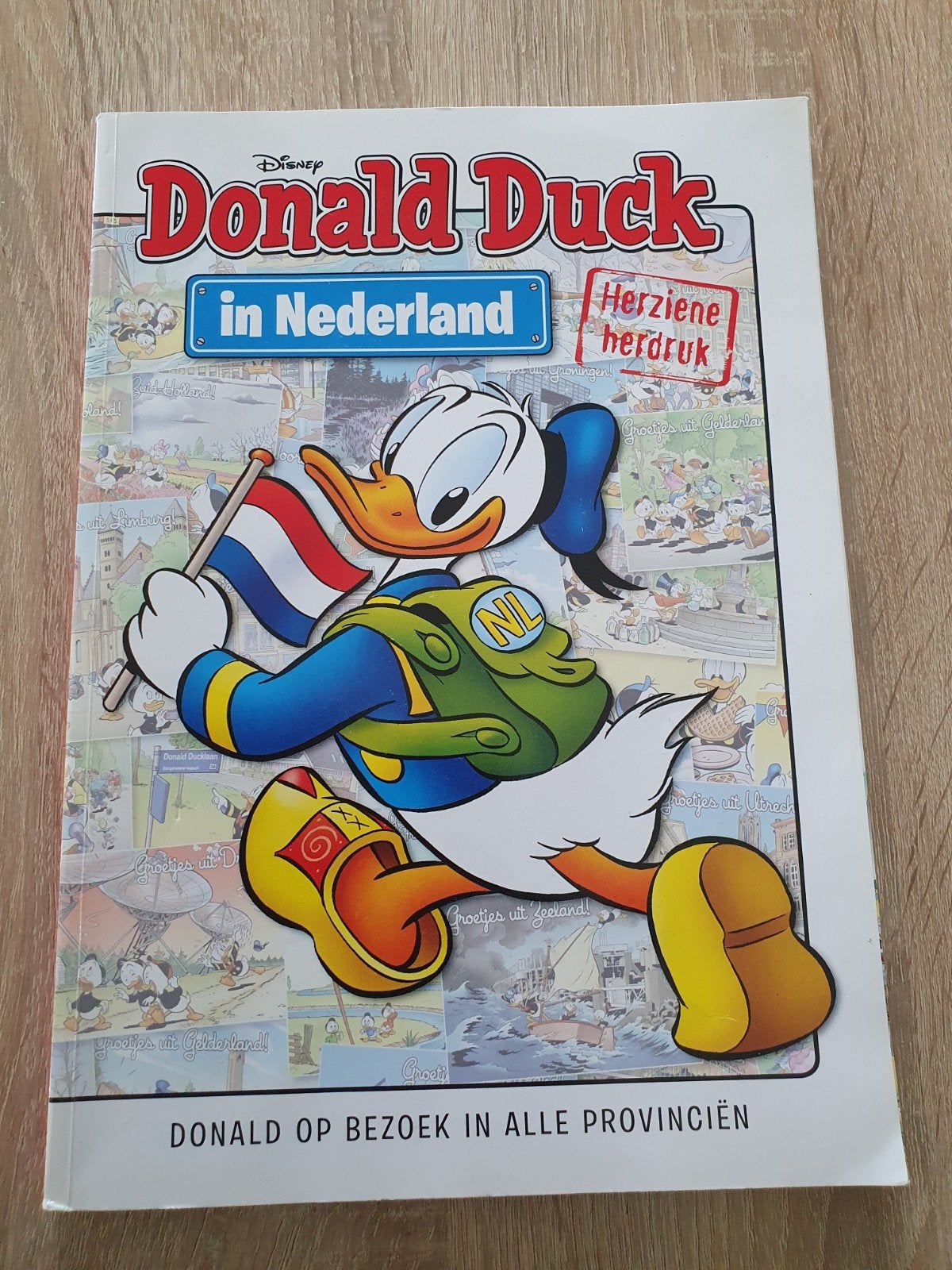 Donald Duck in Nederland - Herziene herdruk, Boeken, Stripboeken, Gelezen, Ophalen of Verzenden, Walt Disney, Eén stripboek