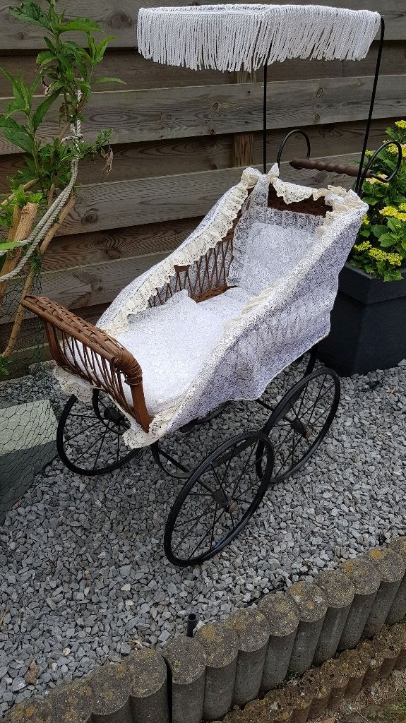 Brocante antieke kinderwagen, Brussels kant en zonnedak. S0, Tweedehands verkoop, Tweedehands verkoop, Gebruikt, Ophalen of Verzenden