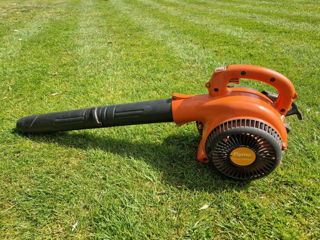 Flymo twister XLB325 benzine bladblazer, Ophalen, Benzine, Gebruikt, Handgedragen