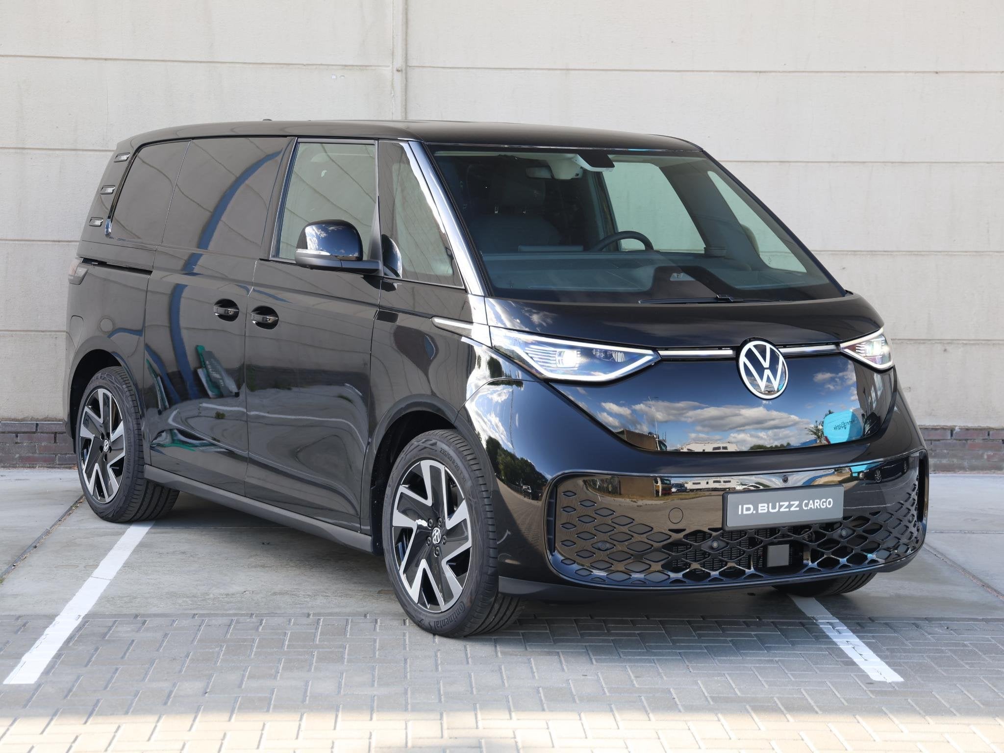 Volkswagen ID. Buzz Cargo Bulli Limited Edition 79 kWh 340PK, Automaat, Stof, 510 min, Zwart