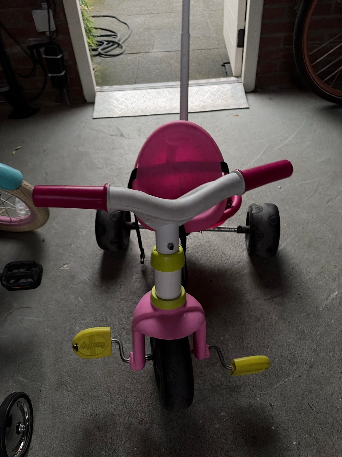 Roze Smoby driewieler met duwstang, Ophalen, Gebruikt, Terugtraprem, Duwstang