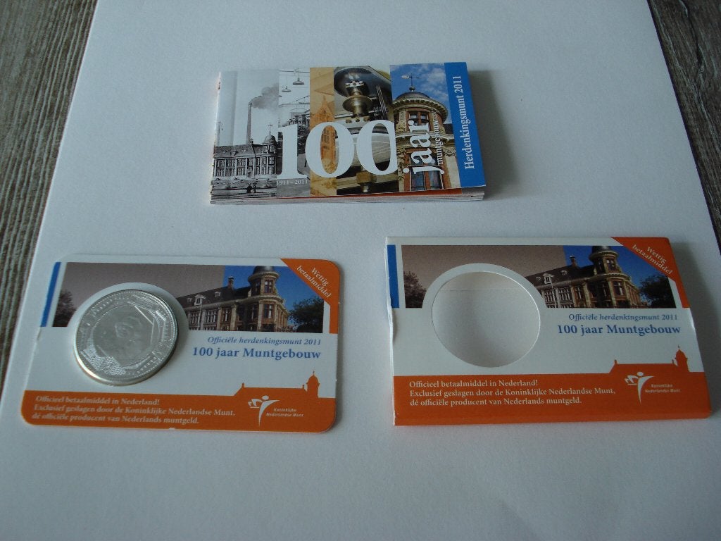 100 JAAR MUNTGEBOUW  5 EURO IN COINCARD   INCL. BOEKJE, Ophalen of Verzenden, Koningin Beatrix, Euro's, Losse munt