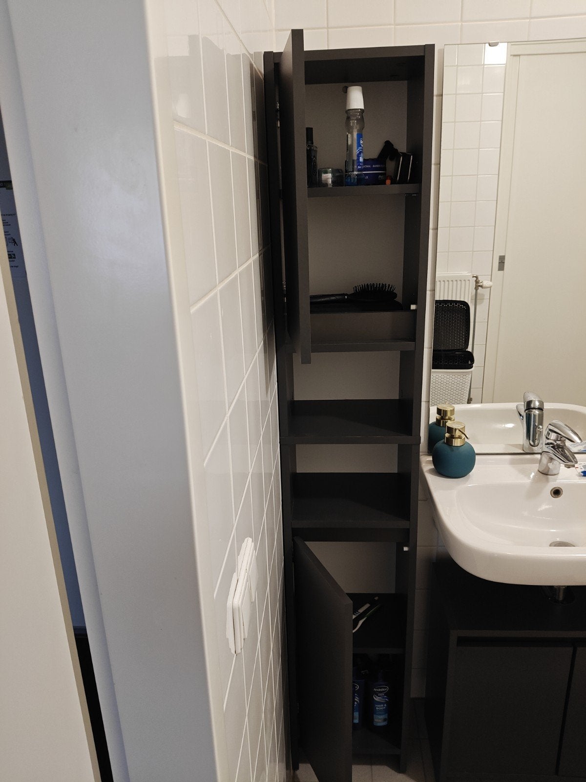 Hoge badkamerkast met planken en deurtjes, Huis en Inrichting, Ophalen, (Half)hoge kast, Minder dan 50 cm, Gebruikt