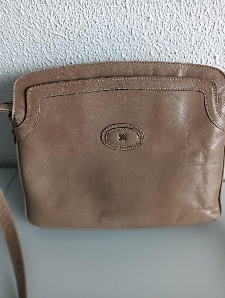 Assima leverkleurige lederen damestas.Heel veel opbergvakjes, Ophalen of Verzenden, Bruin, Handtas