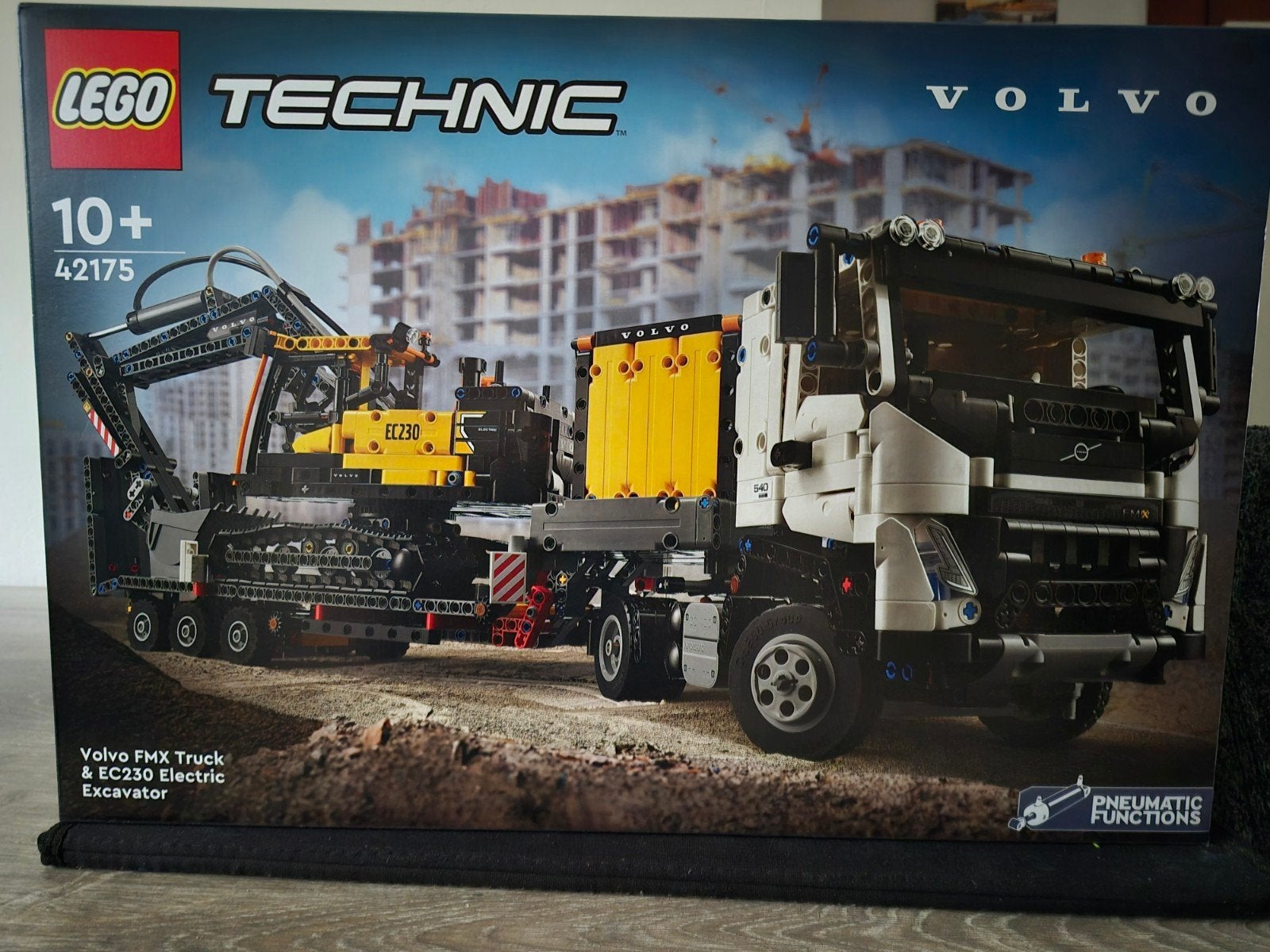 te koop lego 42175 volvo truck & excavator, Lego, Ophalen of Verzenden, Zo goed als nieuw, Complete set