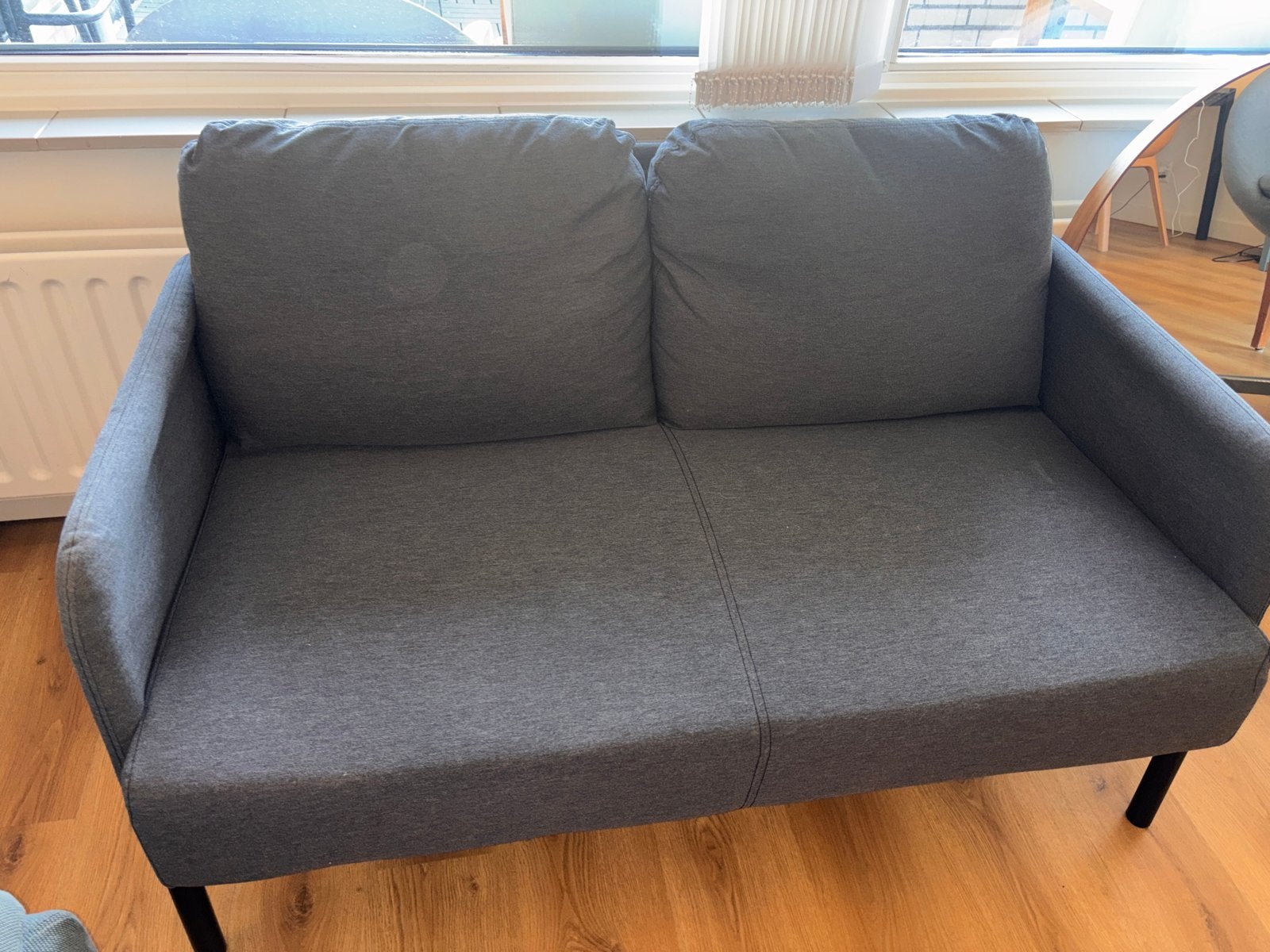 Ikea GLOSTAD 2-zitsbank, Knisa donkergrijs, Huis en Inrichting, Ophalen, Gebruikt, Tweepersoons, 75 tot 100 cm