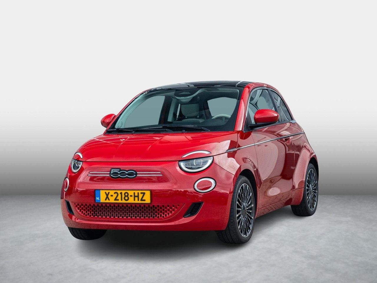 Fiat 500E 3+1 La Prima 42 kWh | Panodak l Camera l Leder | 1, Automaat, 118 pk, 4 stoelen, Automatische klimaatregeling